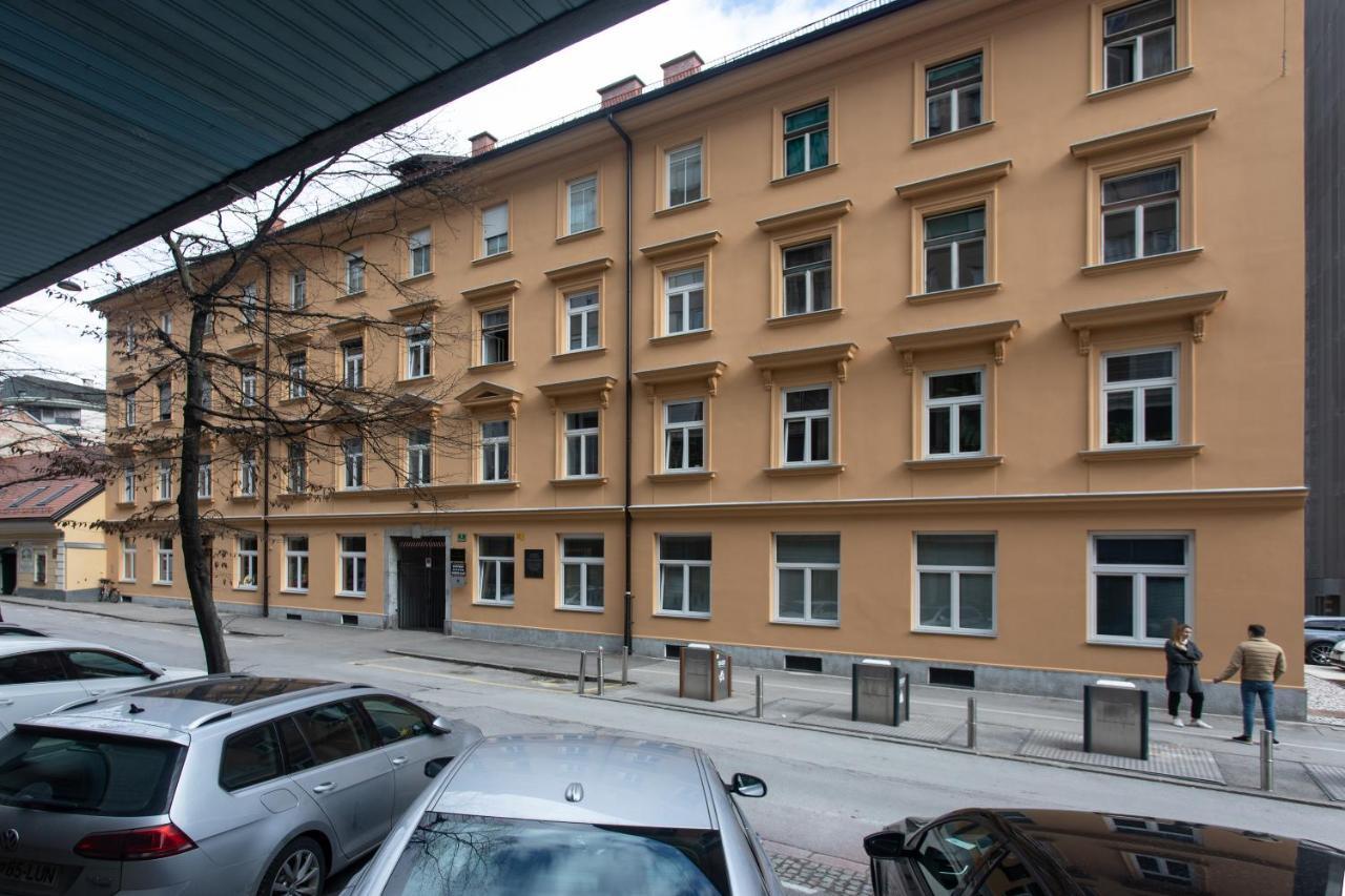 Stay In Pub Kamera Klub Apatment-City Center Liubliana Exterior foto